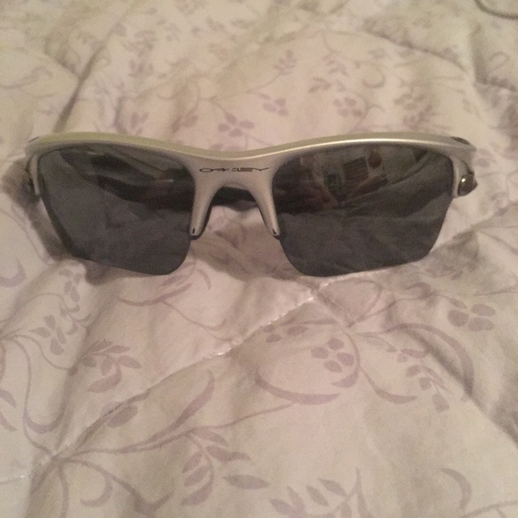Like new Oakley performance sunglasses - Picture 2 of 3